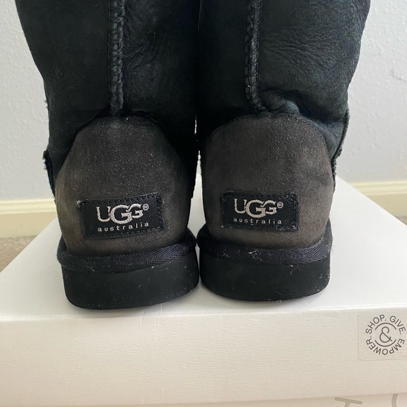Ugg Classic Short Black Boots size 7. Used condition - Picture 5 of 11